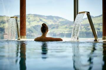 Indoor spa tub