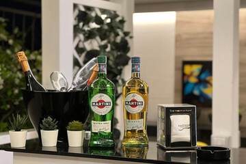 Poolside bar