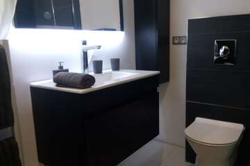 Bathroom sink