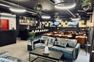 Lobby lounge