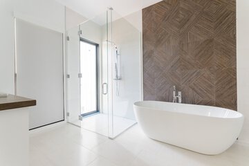 Deep soaking bathtub