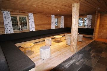 Lobby lounge