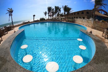 Swim-up bar