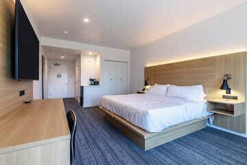 Room 64 of 81