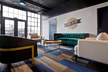 Lounge 63 of 65