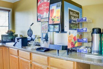  Econo Lodge Inn & Suites Hot Springs 10