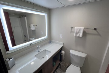 Room 8 of 10