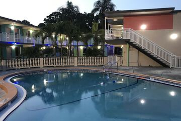 Tropical Inn & Suites