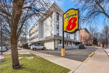 Super 8 by Wyndham Chicago IL