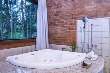 Private spa tub