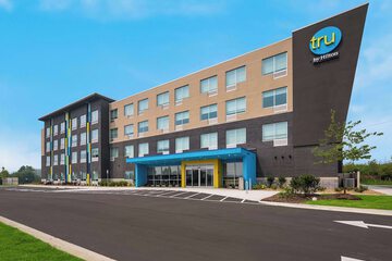 Tru by Hilton Novi Detroit
