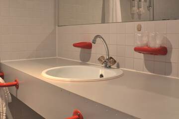 Bathroom sink