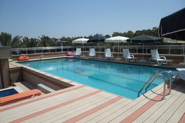 Rooftop pool