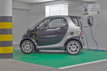 Electric vehicle charging station