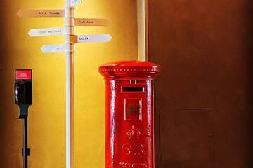 Check-in/check-out kiosk