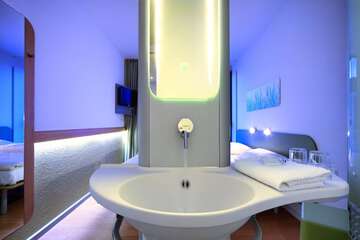 Bathroom sink