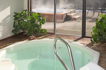 Indoor spa tub