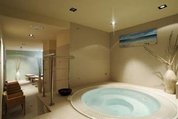 Indoor spa tub