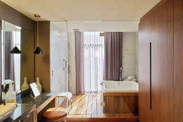 Private spa tub