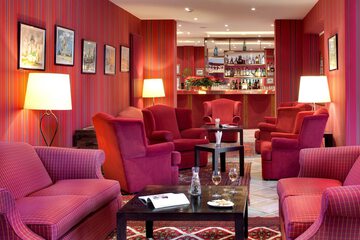 Lobby lounge