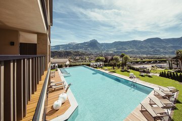 Infinity pool