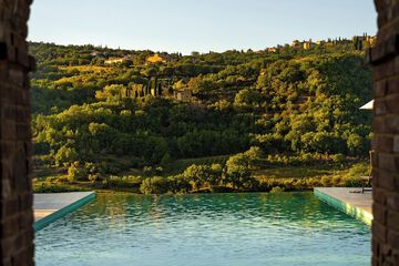Infinity pool
