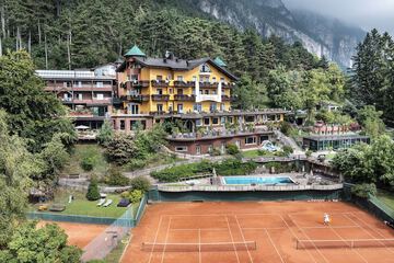 Tennis court