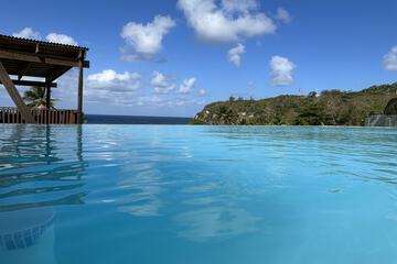 Infinity pool