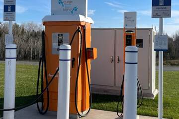 Electric vehicle charging station