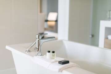 Deep soaking bathtub