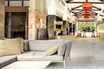 Lobby lounge
