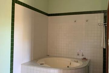 Private spa tub