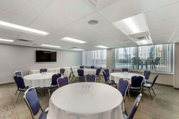 Business Center 85 of 87