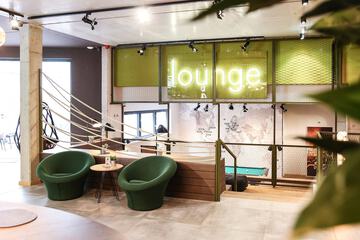 Lobby lounge