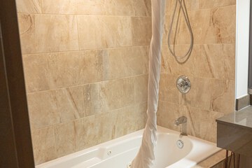 Jetted tub