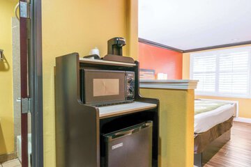 Room 25 of 37