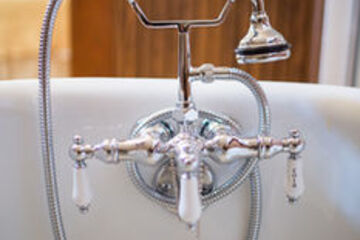 Deep Soaking Bathtub