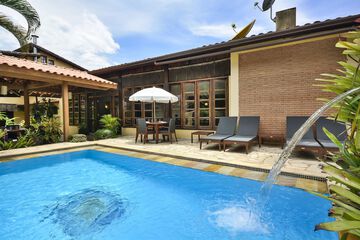 Pool waterfall