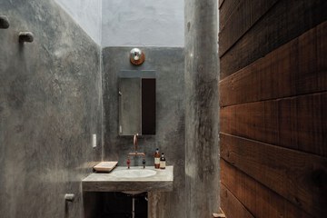 Bathroom sink