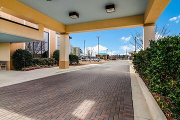 Clarion Pointe New Bern