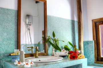 Bathroom sink