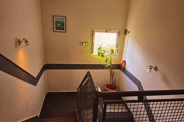Handrails in hallways