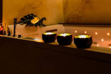 Indoor spa tub