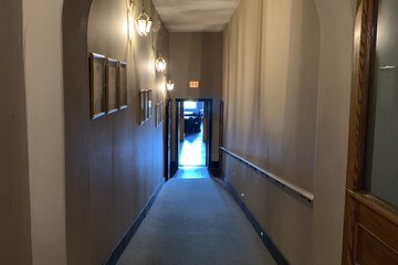 Handrails in hallways