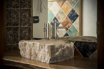 Bathroom sink