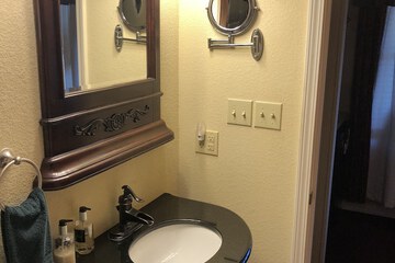 Bathroom sink