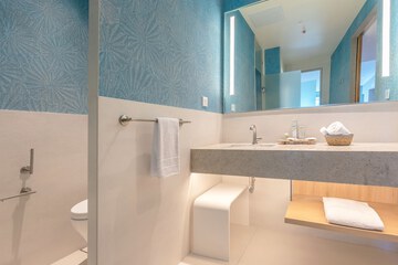 Bathroom sink