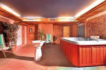 Indoor spa tub