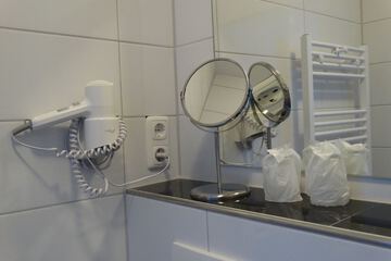 Bathroom amenities