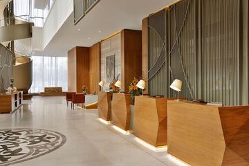 Lobby lounge